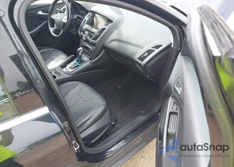 2014 Ford Focus Titanium z USA, uszkodzony, nr VIN 1FADP3N25EL194433